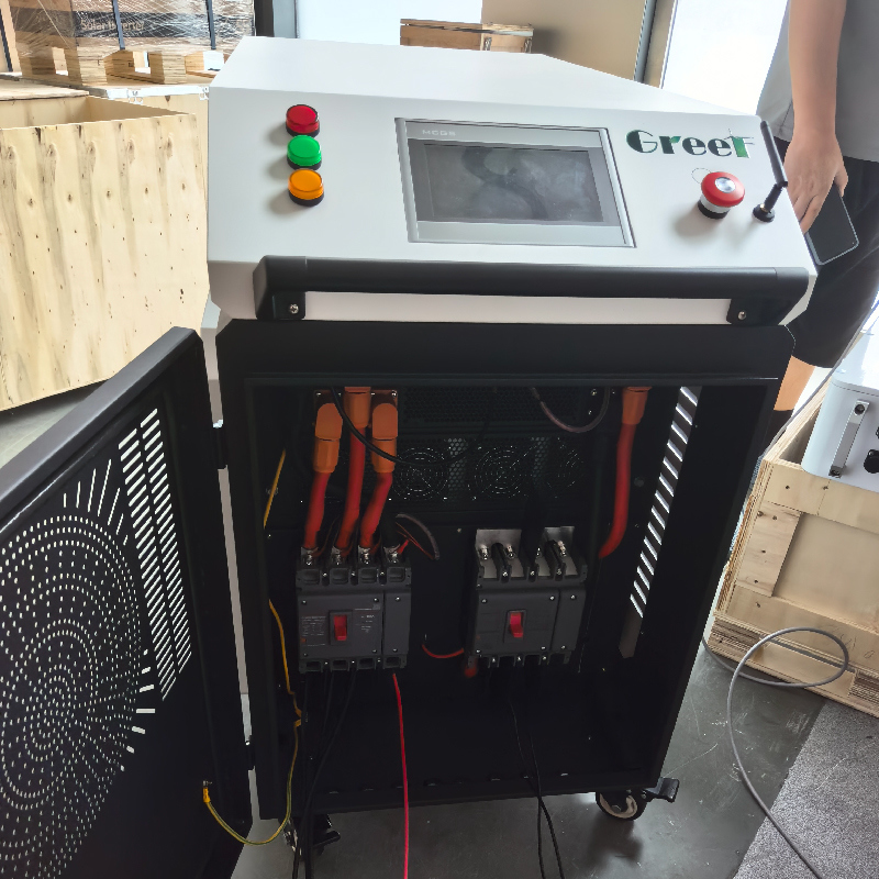Efisiensi tinggi 98,9% Off Grid Power Inverter dengan pendinginan udara cerdas dan operasi yang terikat dengan grid dan off-grid