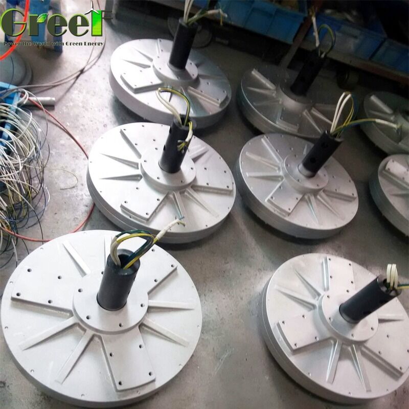 Kecepatan rotor 60 rpm 700 rpm Generator magnet permanen tanpa inti Alloy aluminium yang dirancang untuk daya tahan dan pembangkit listrik